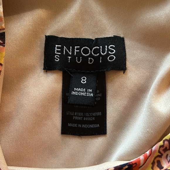 Halter, asymmetric hemmed dress - Picture 8 of 10